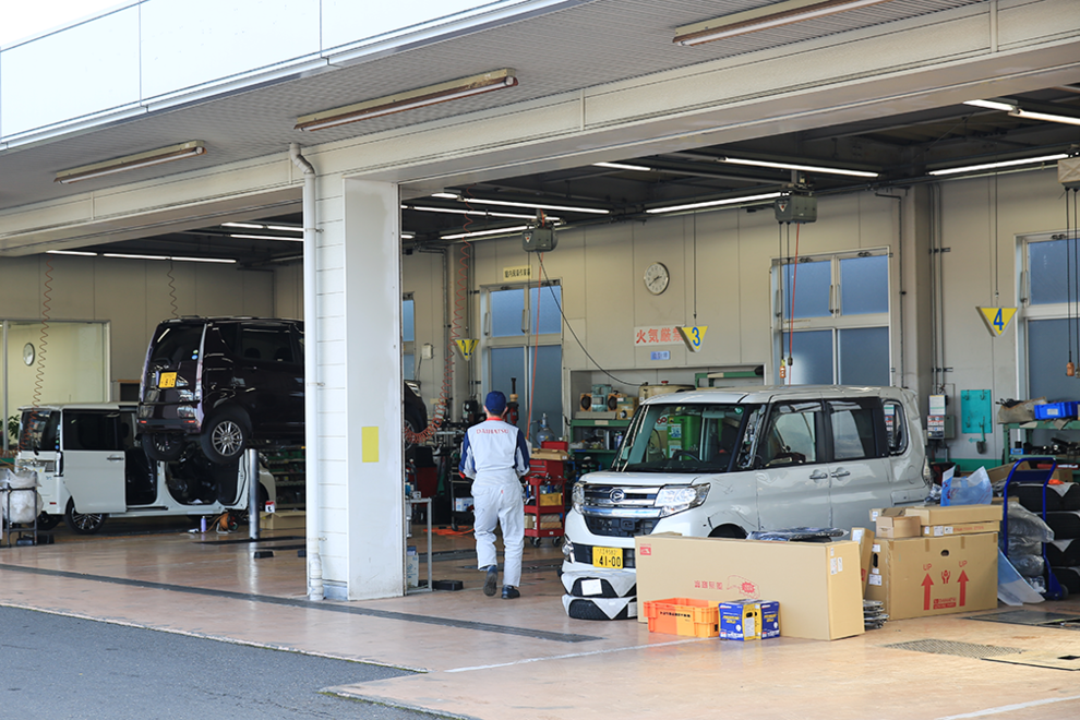 ダイハツ八王子楢原　サービス工場